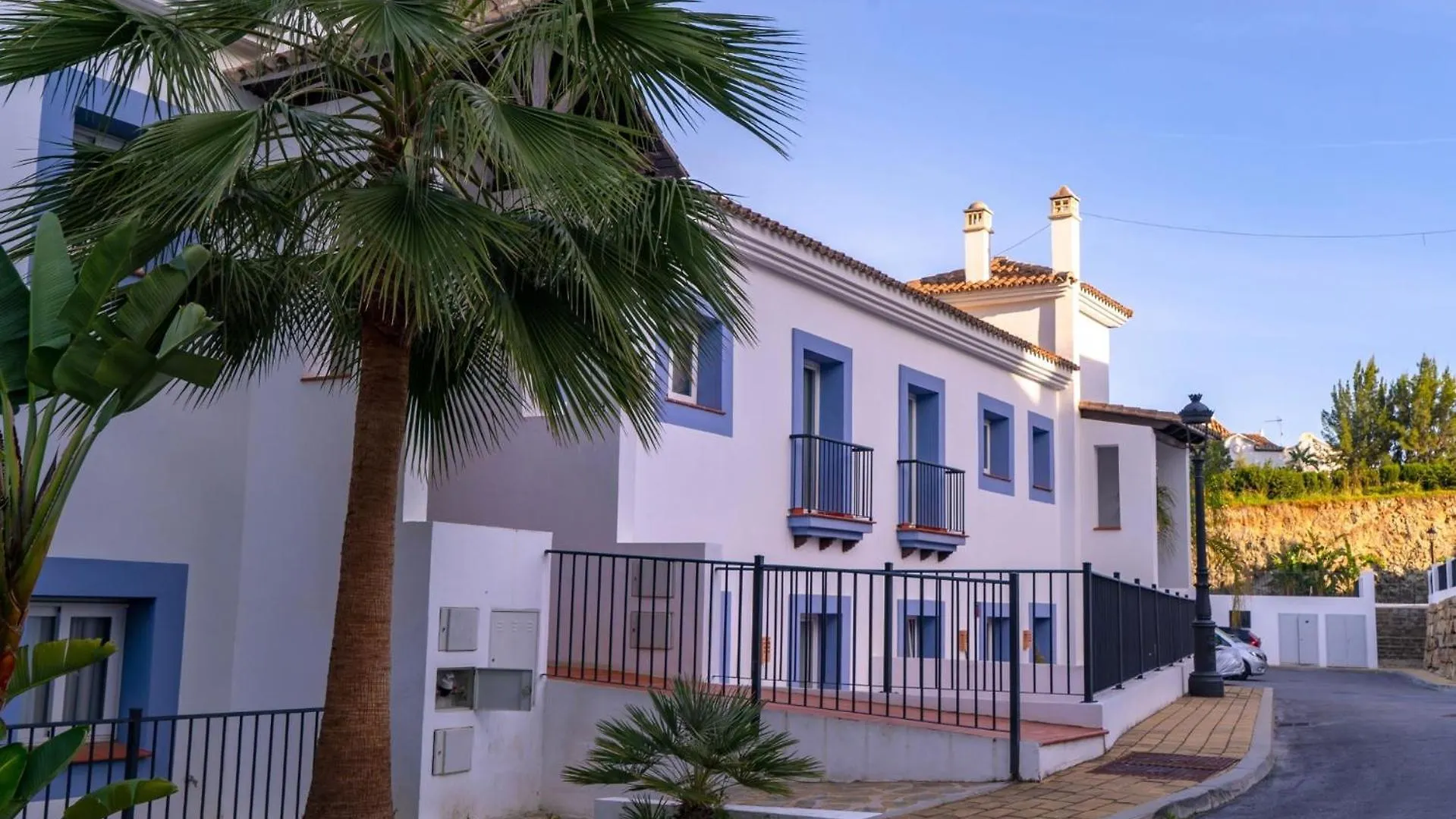 Serene Hideaway, Luxurious 2-Bedroom Penthouse Apartment In The Exclusive Paraiso Pueblo Estepona