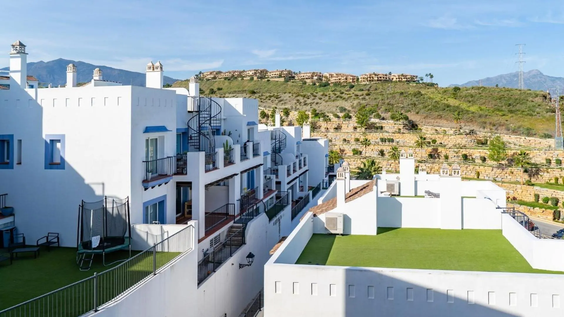 Serene Hideaway, Luxurious 2-Bedroom Penthouse Apartment In The Exclusive Paraiso Pueblo Estepona