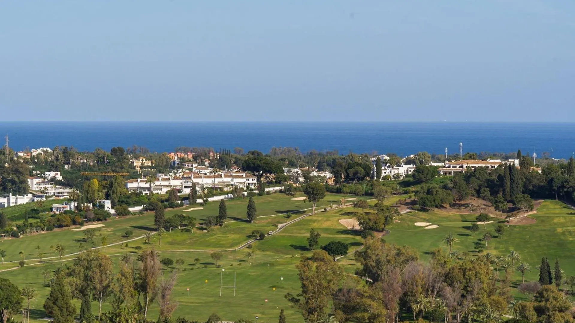 Serene Hideaway, Luxurious 2-Bedroom Penthouse Apartment In The Exclusive Paraiso Pueblo Estepona 0*,