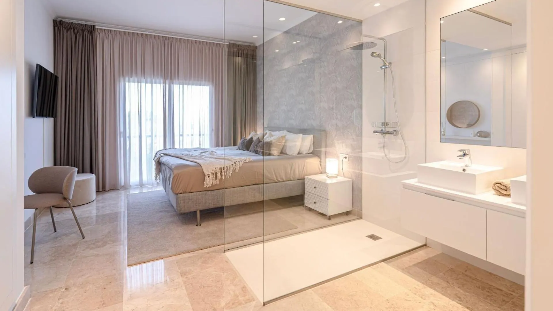 Serene Hideaway, Luxurious 2-Bedroom Penthouse Apartment In The Exclusive Paraiso Pueblo Estepona