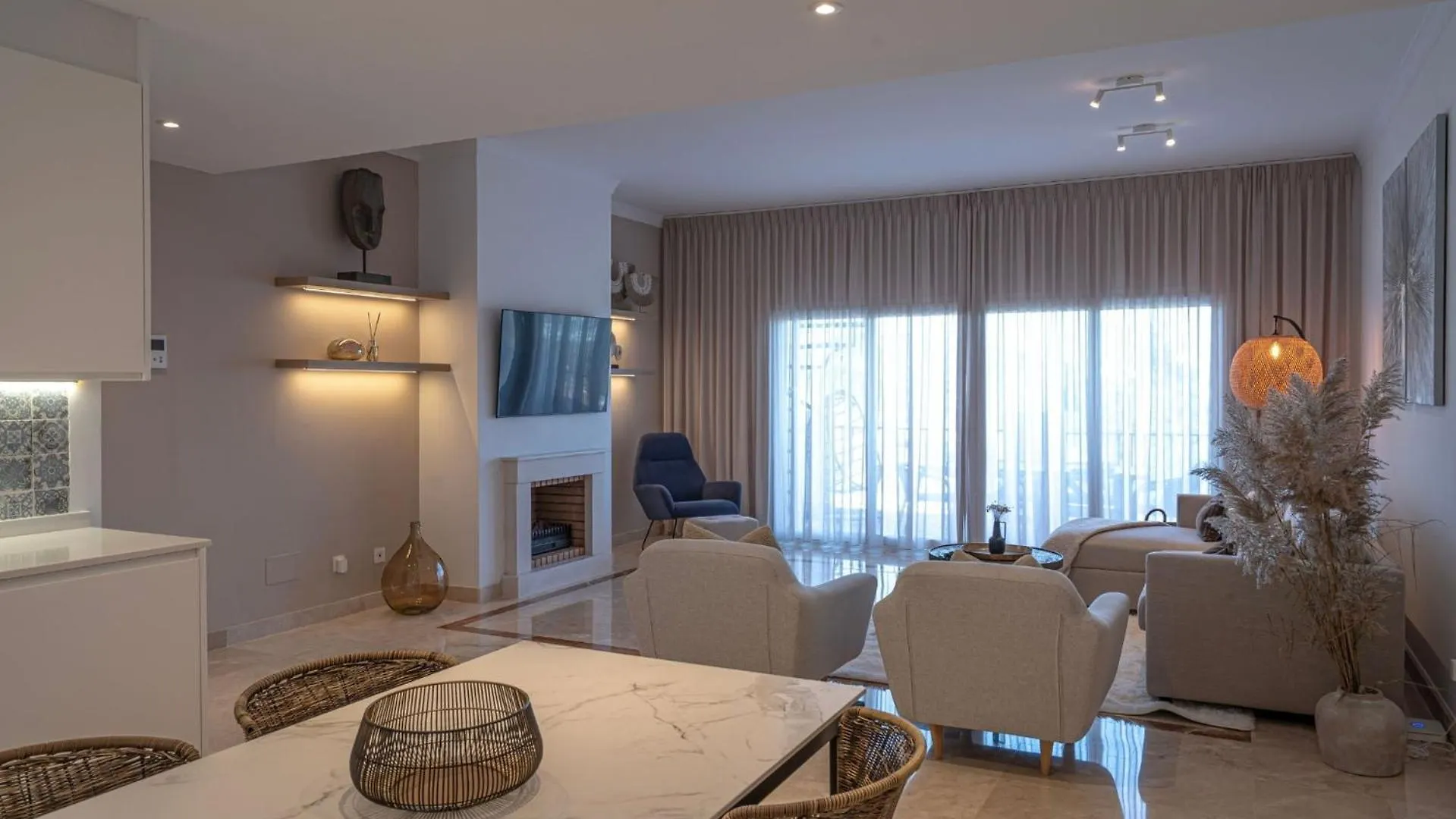 Serene Hideaway, Luxurious 2-Bedroom Penthouse Apartment In The Exclusive Paraiso Pueblo Estepona