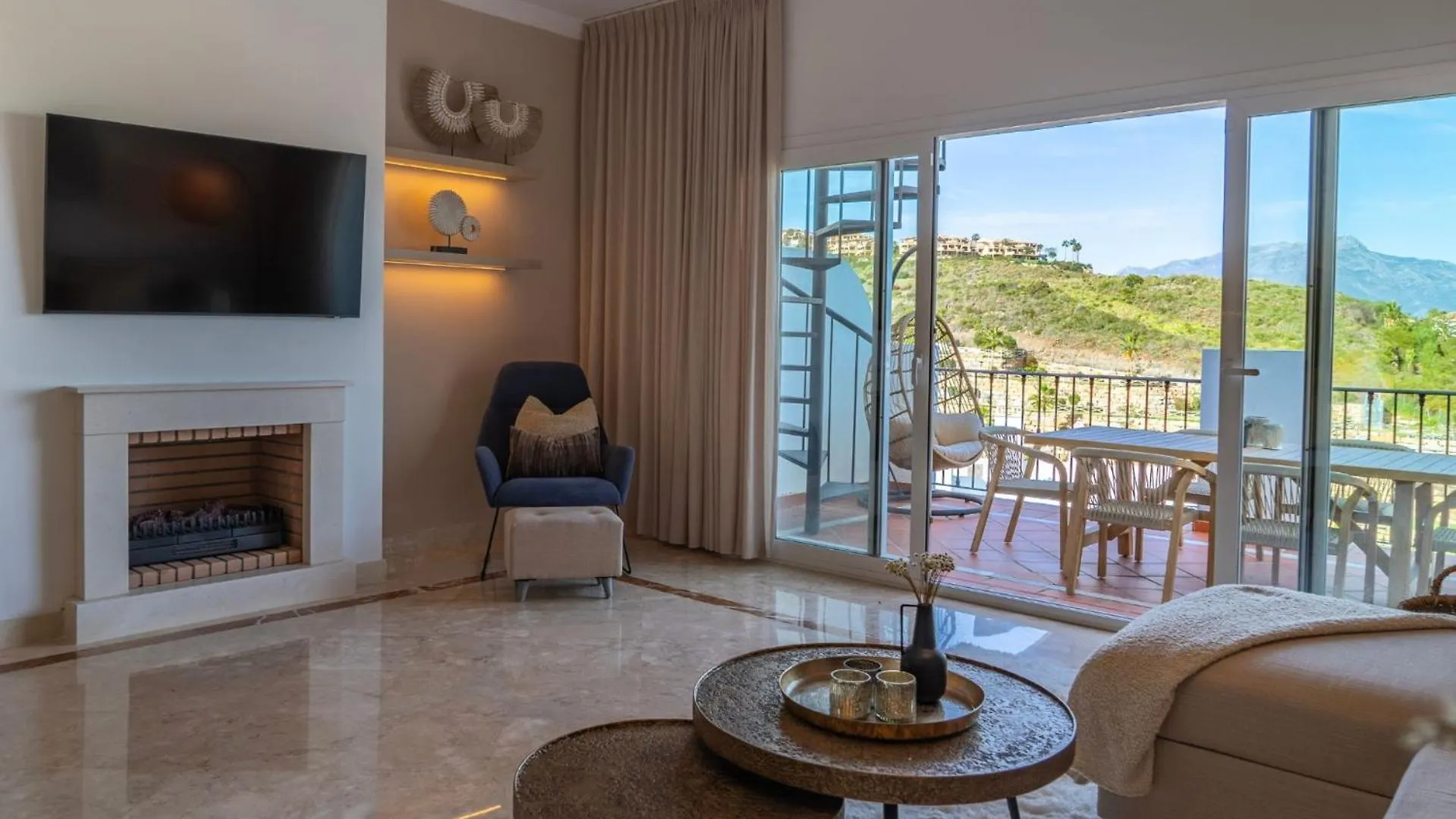 Serene Hideaway, Luxurious 2-Bedroom Penthouse Apartment In The Exclusive Paraiso Pueblo Estepona 0*,