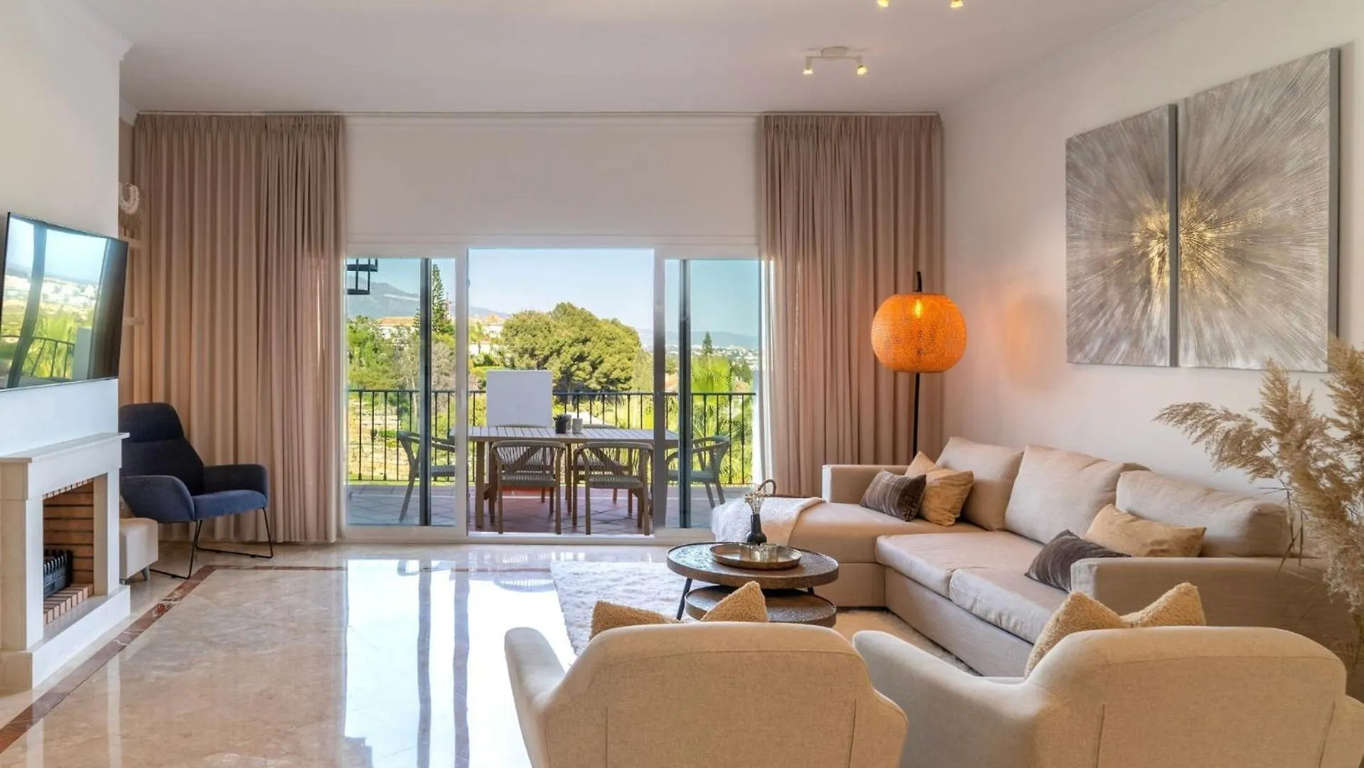 Serene Hideaway, Luxurious 2-Bedroom Penthouse Apartment In The Exclusive Paraiso Pueblo Estepona