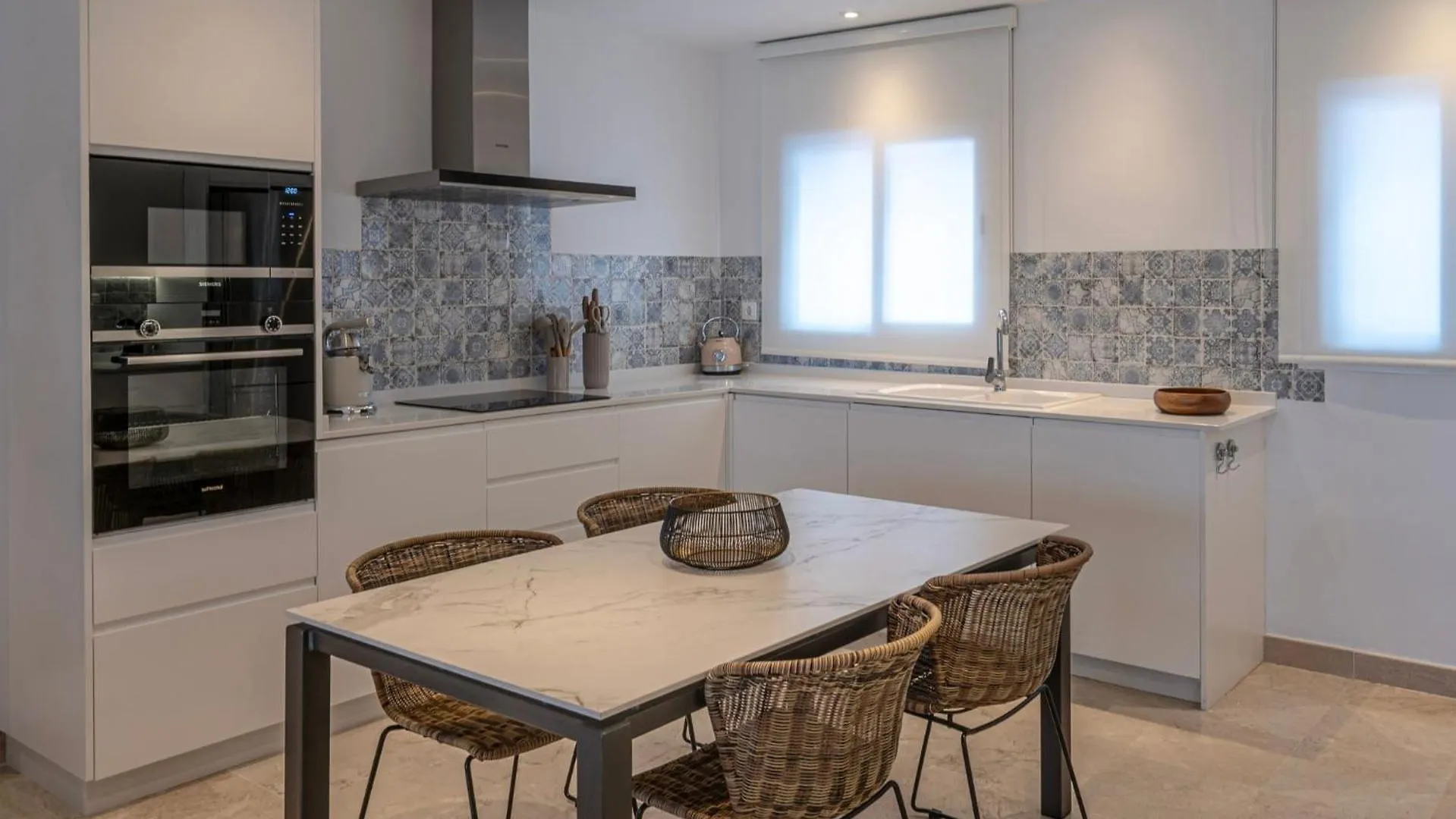 Serene Hideaway, Luxurious 2-Bedroom Penthouse Apartment In The Exclusive Paraiso Pueblo Estepona