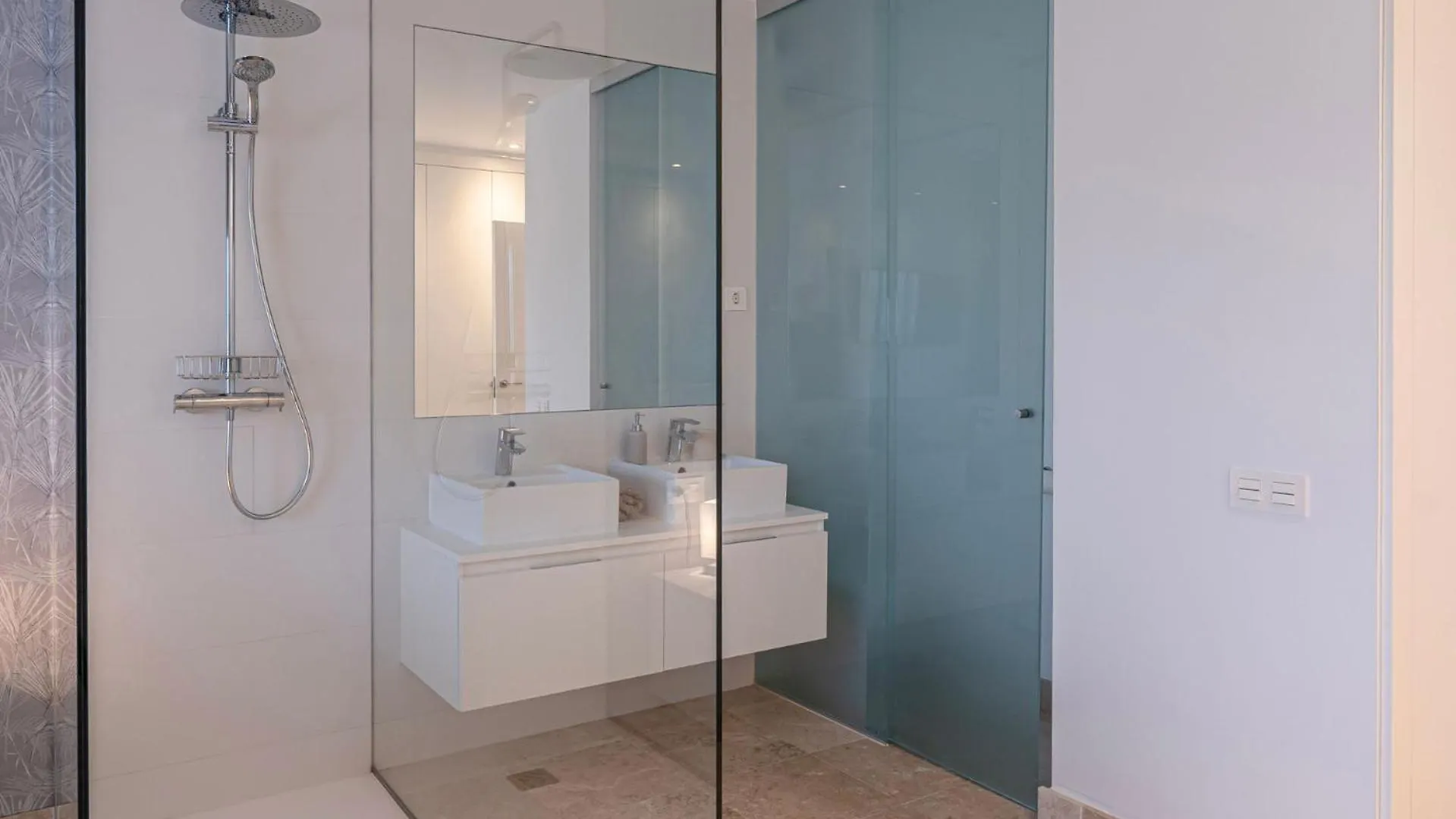 Serene Hideaway, Luxurious 2-Bedroom Penthouse Apartment In The Exclusive Paraiso Pueblo Estepona