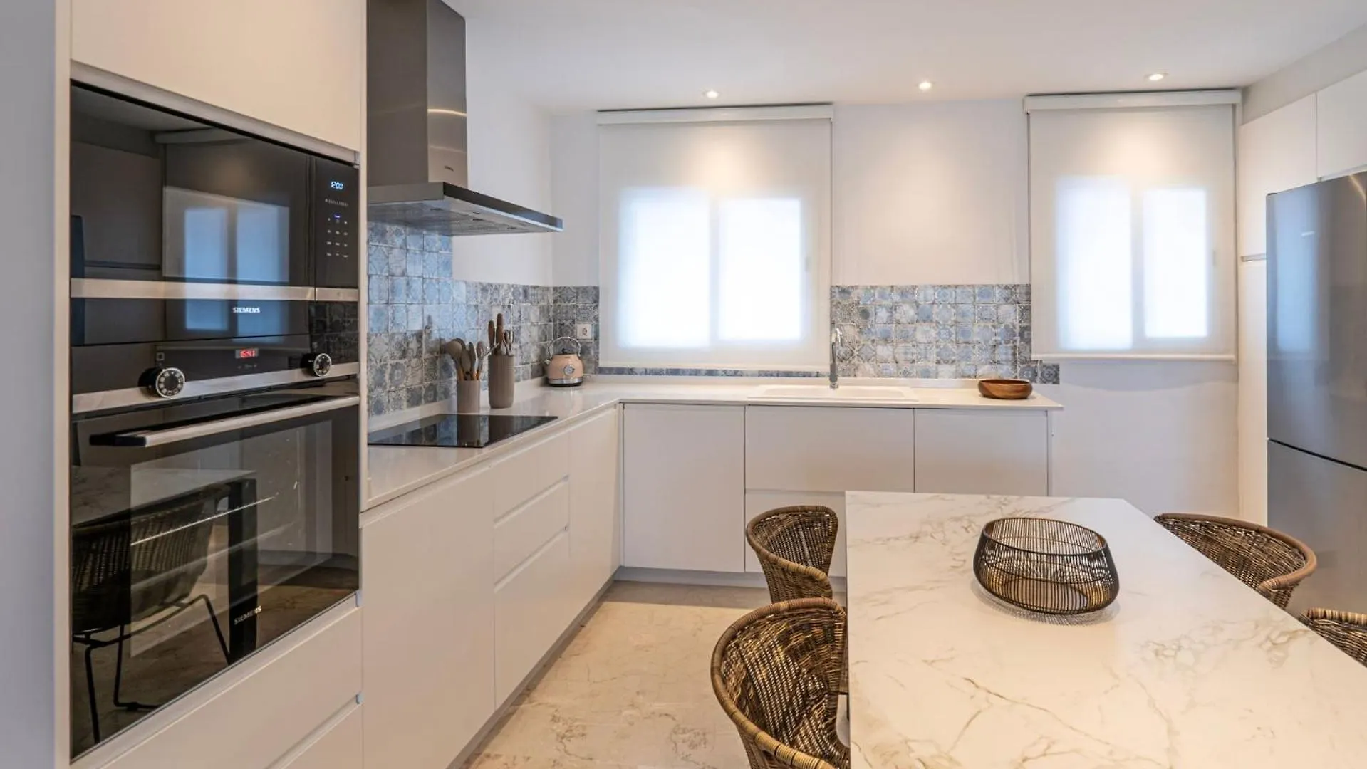 Serene Hideaway, Luxurious 2-Bedroom Penthouse Apartment In The Exclusive Paraiso Pueblo Estepona 0*,