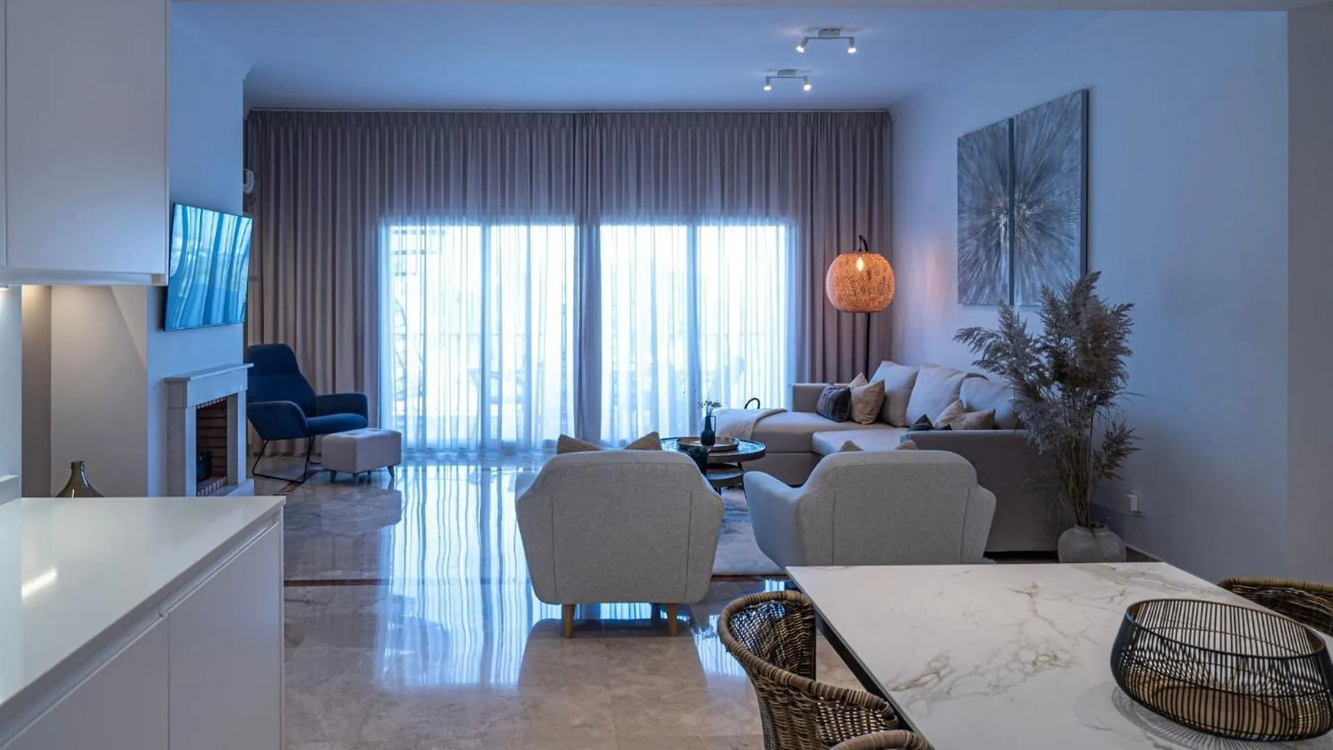 Serene Hideaway, Luxurious 2-Bedroom Penthouse Apartment In The Exclusive Paraiso Pueblo Estepona